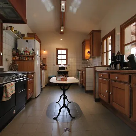 Alojamento de Acomodação e Pequeno-almoço Domaine La Sauzette 3*